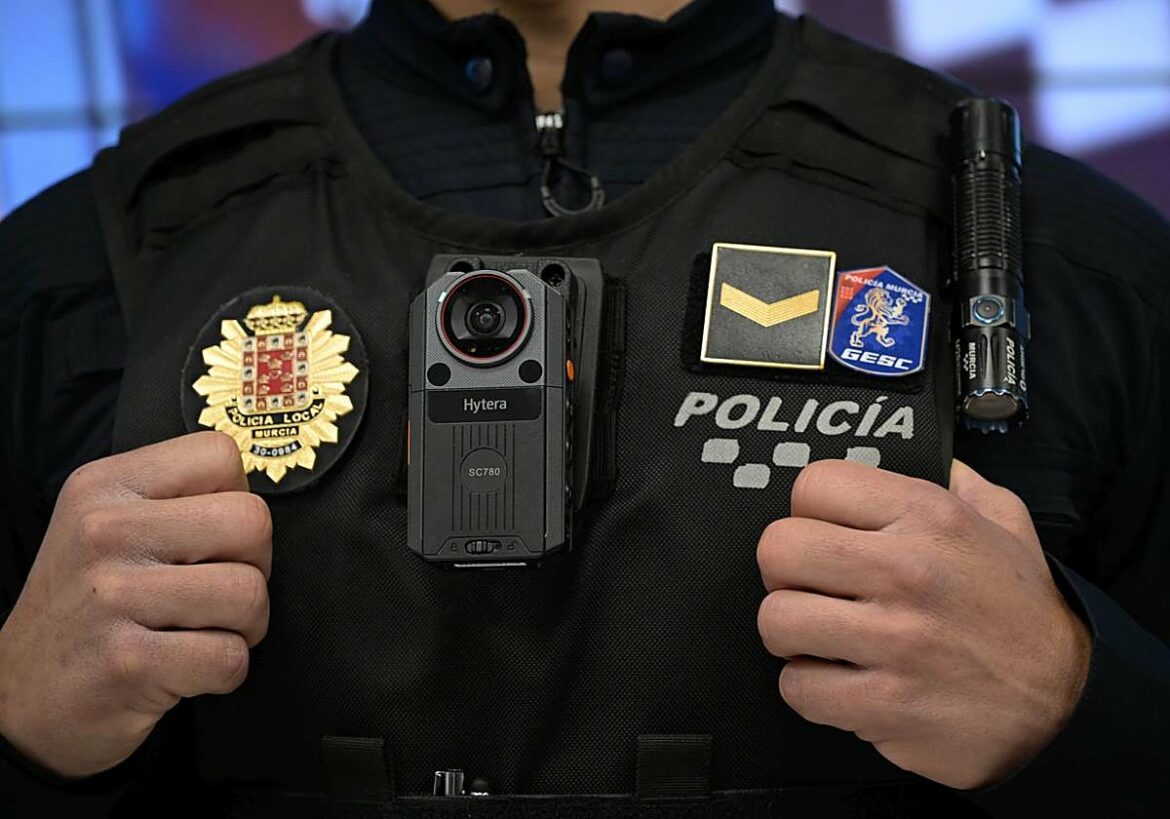La Policía Local de Murcia incorpora 24 cámaras unipersonales para sus agentes