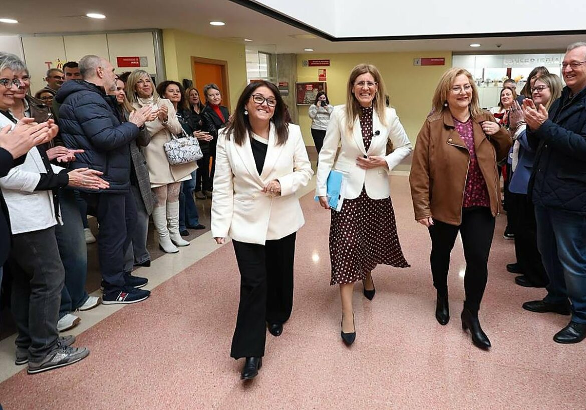 Senena Corbalán registra su candidatura a rectora de la Universidad de Murcia