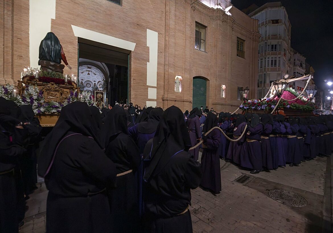 Multitudinario recibimiento al Cristo Moreno en las calles de Cartagena