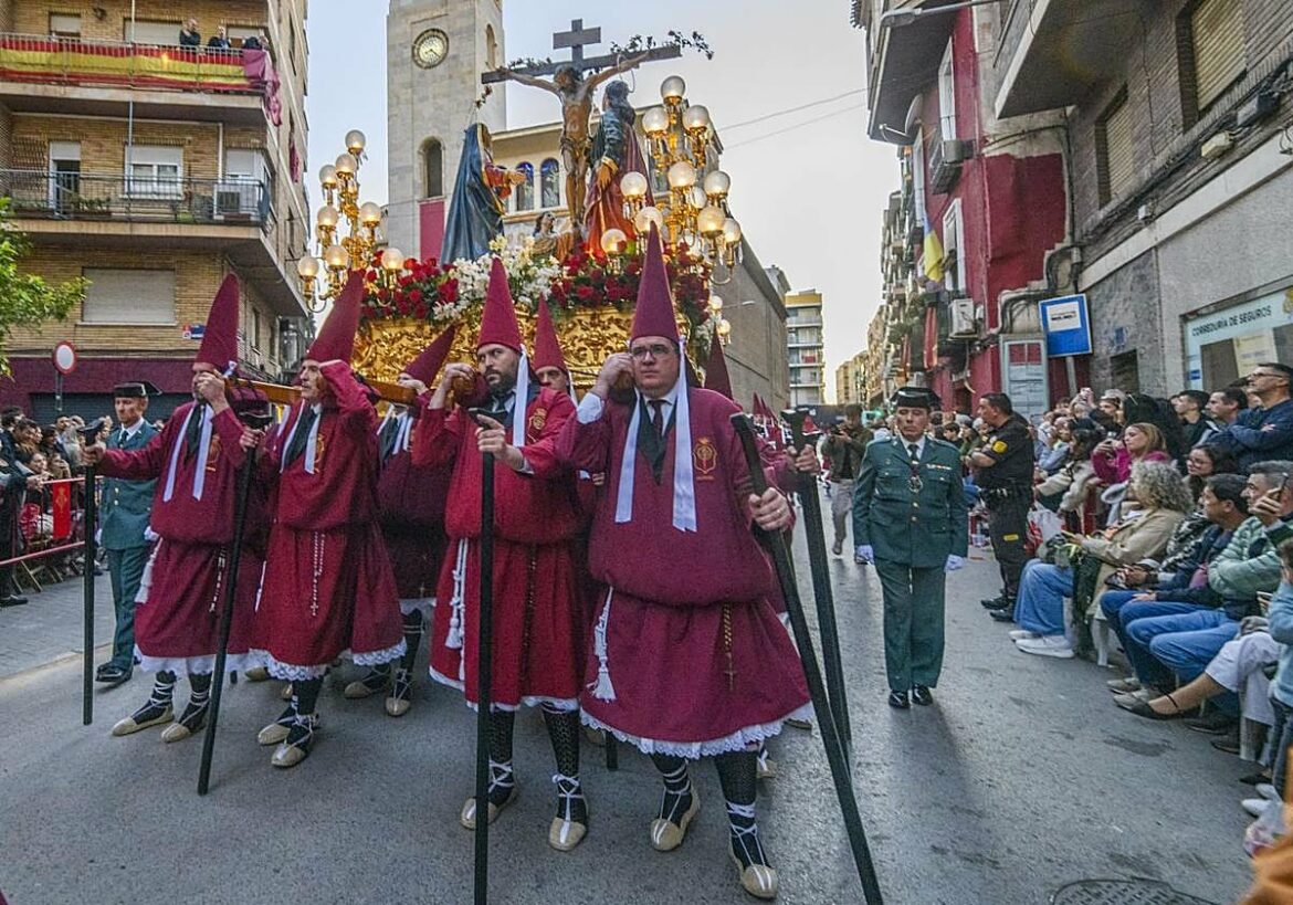 La geometría del Perdón magenta en Murcia