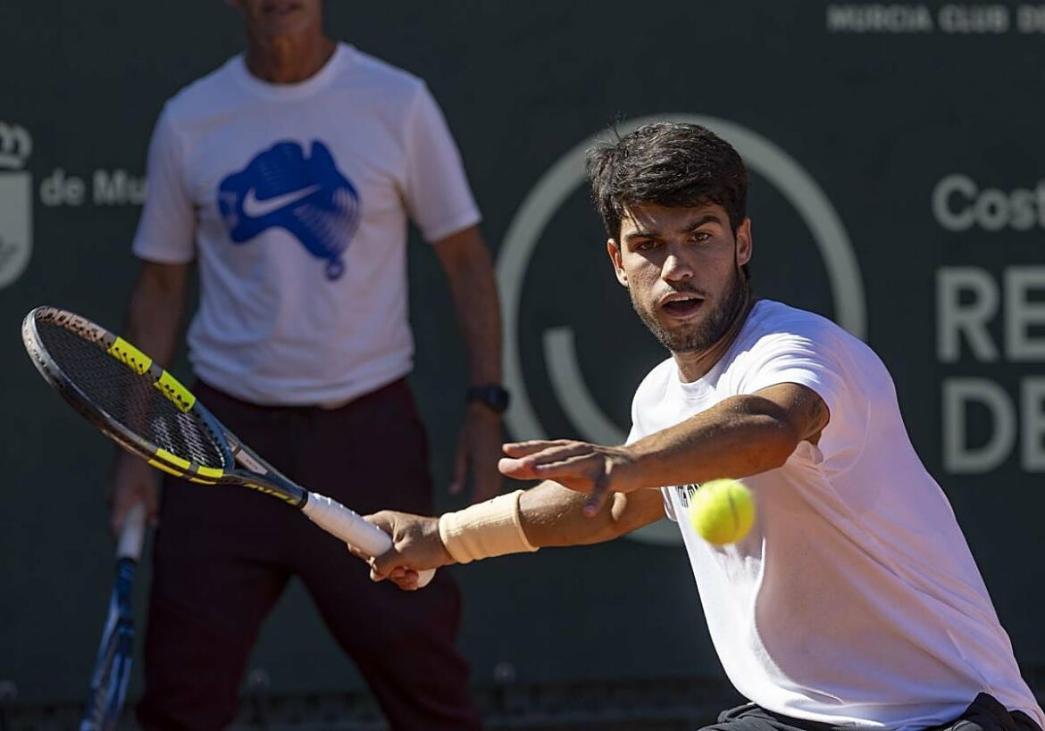 Carlos Alcaraz cambia El Palmar por el Club de Tenis de Murcia en su puesta a punto