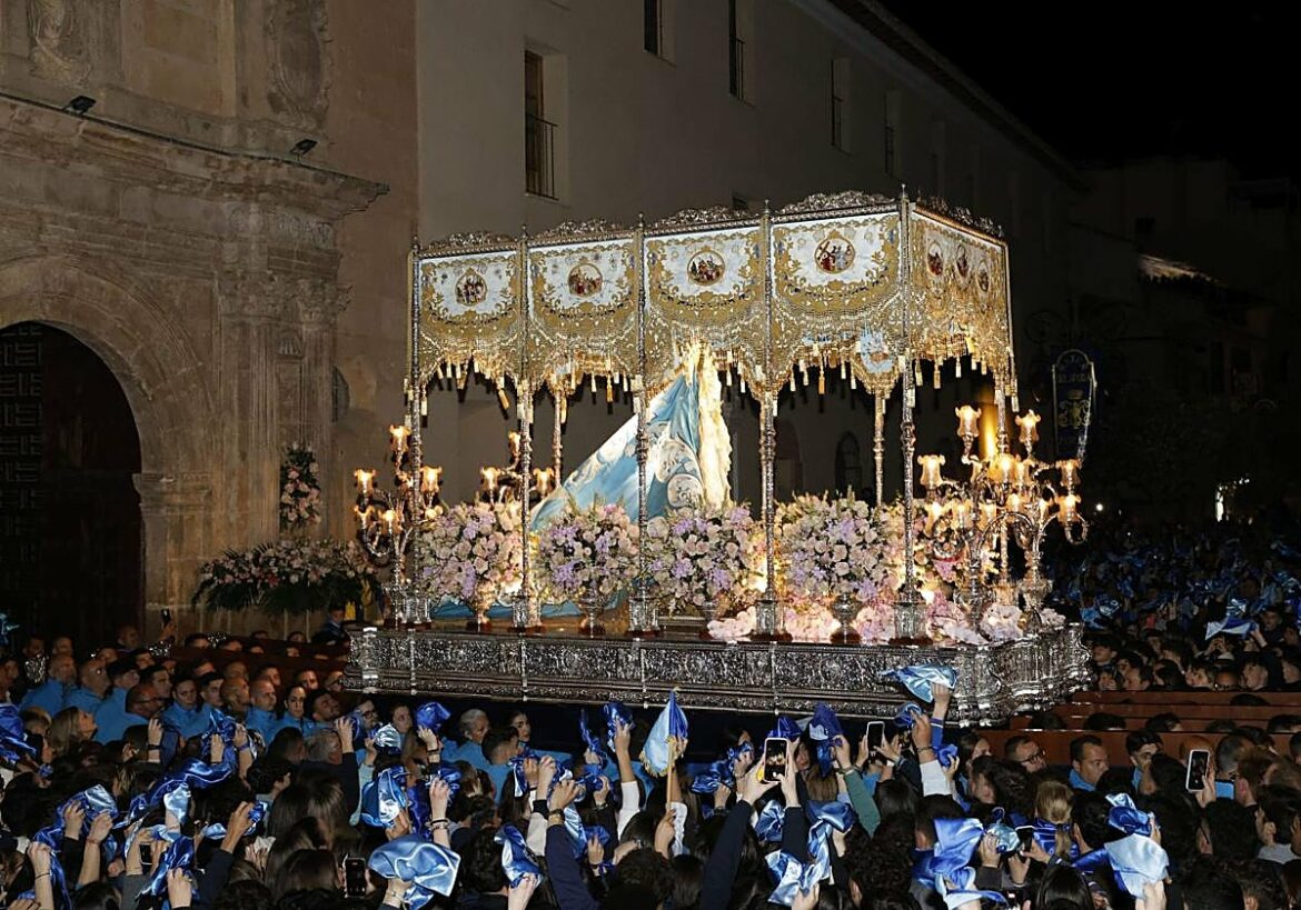 Serenata de emoción en Lorca ante la Dolorosa