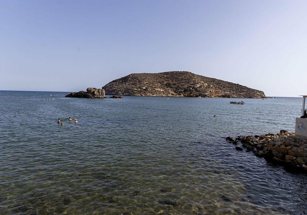 La isla de Adentro de Mazarrón seguirá en manos de dos alicantinos