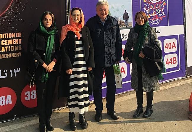 Francisco Martínez, de Econex, en una feria en Irán.