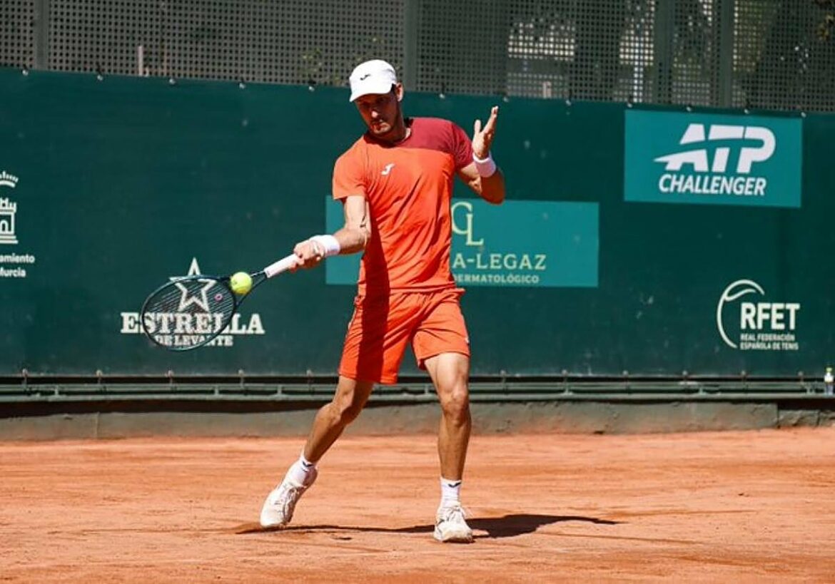 Carreño suda para ganar en su debut en Murcia