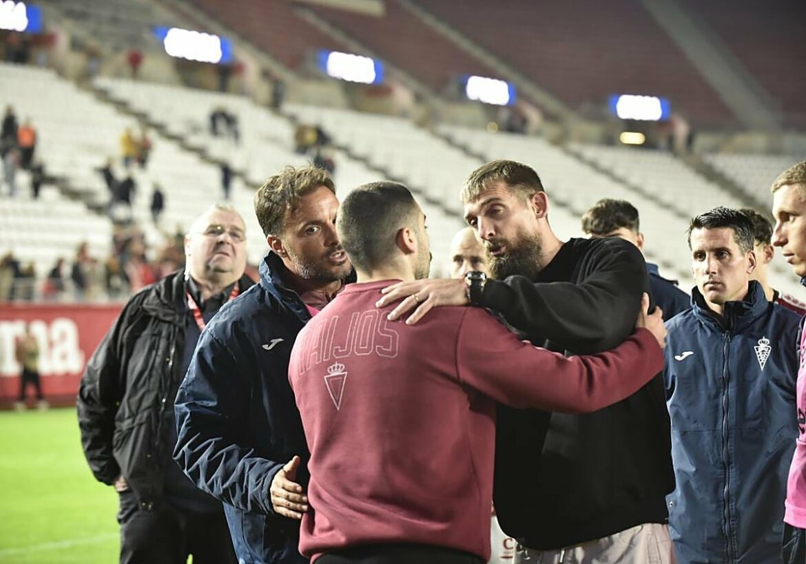 Esteban Saveljich, una figura olvidada por el Murcia que sigue liderando el vestuario grana