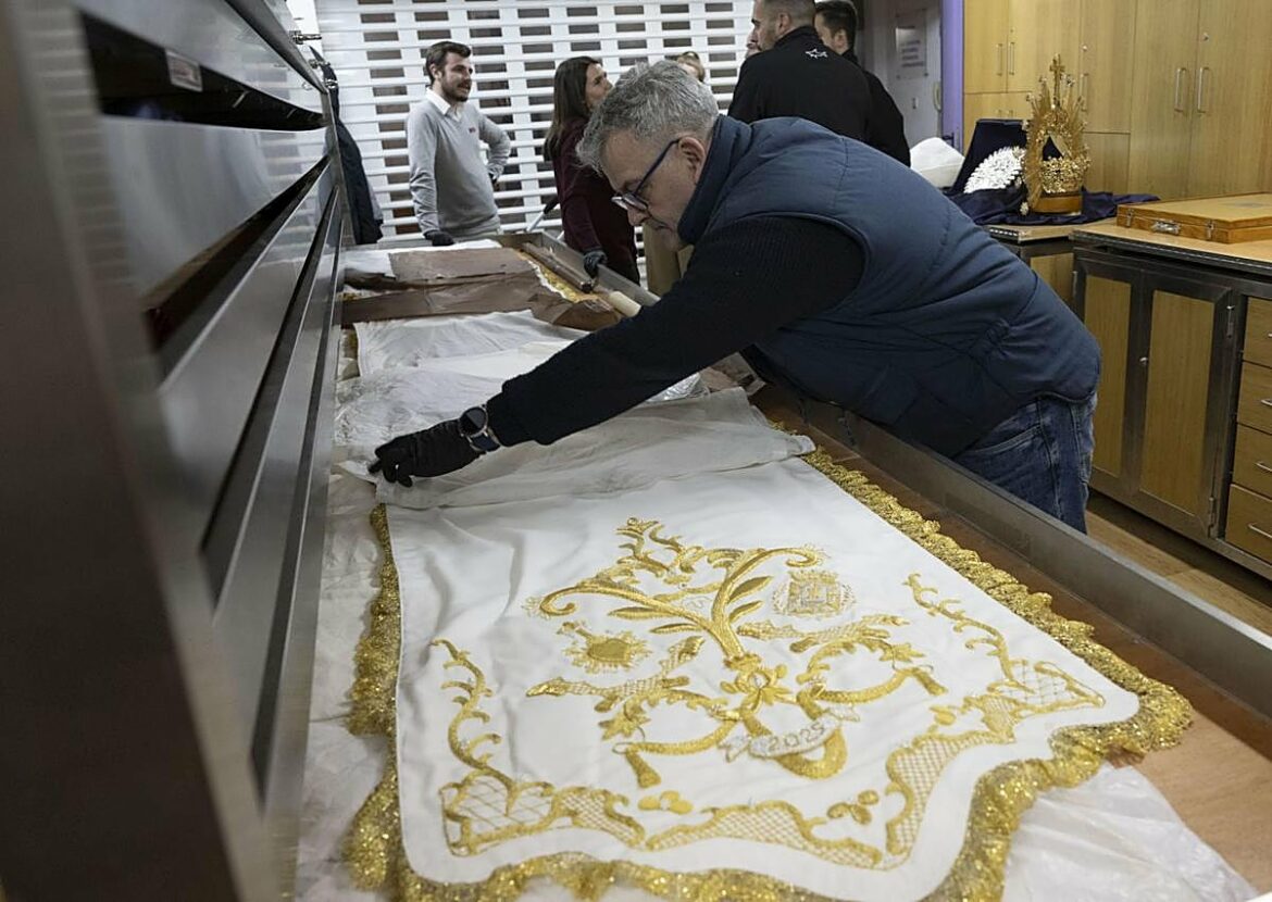 Joyas del bordado y la orfebrería formarán la colección del futuro Museo Marrajo de Cartagena