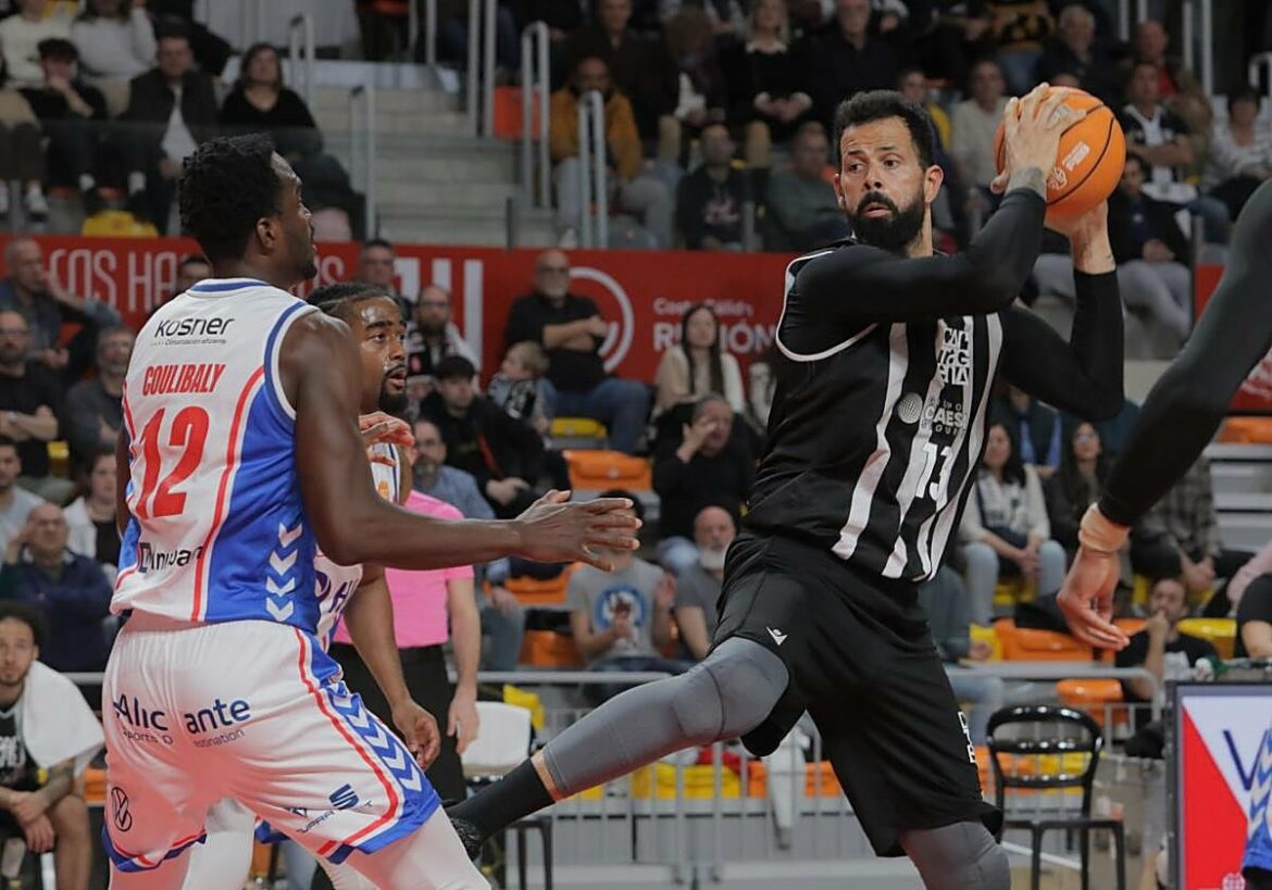 El Caesa da un paso de gigante para la permanencia venciendo al Lucentum