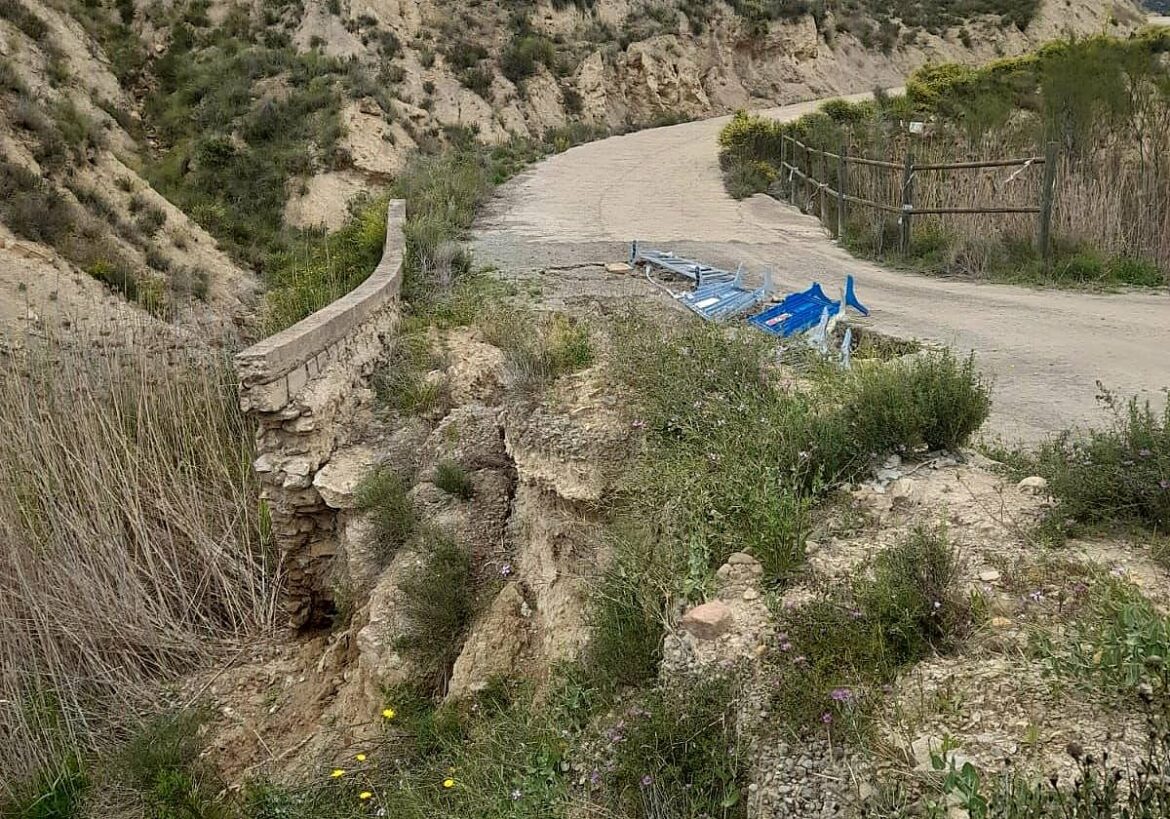 Vecinos de Beniaján esperan desde enero el arreglo del acceso a sus viviendas