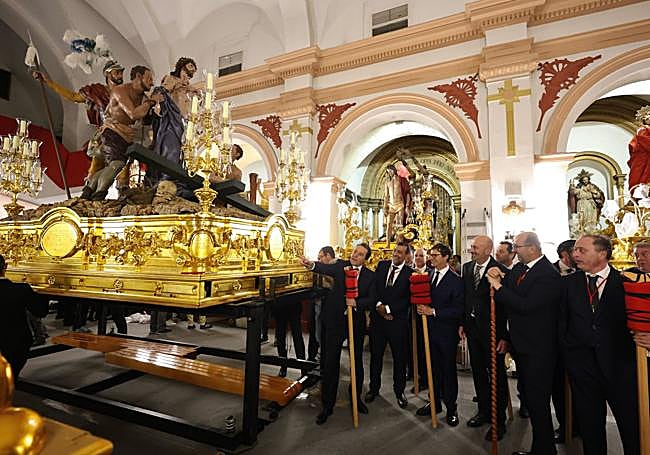 Dos angelotes para acompañar a la Soledad en Murcia