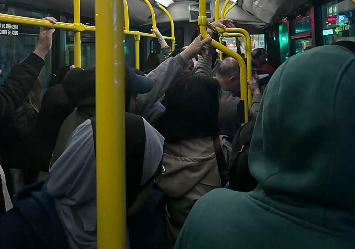 Los vecinos de Alcantarilla critican el colapso en el servicio de autobuses hacia Murcia