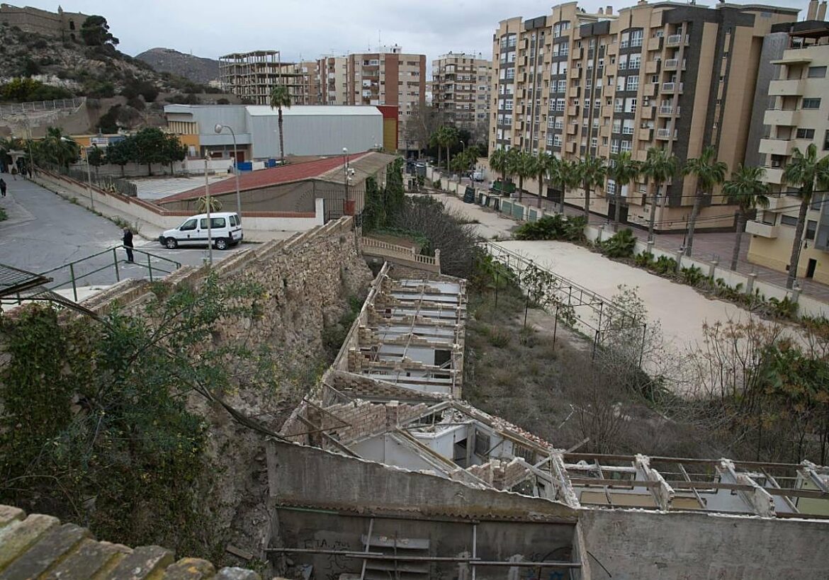 La UPCT busca quien levante un centro deportivo en el cerro de San José