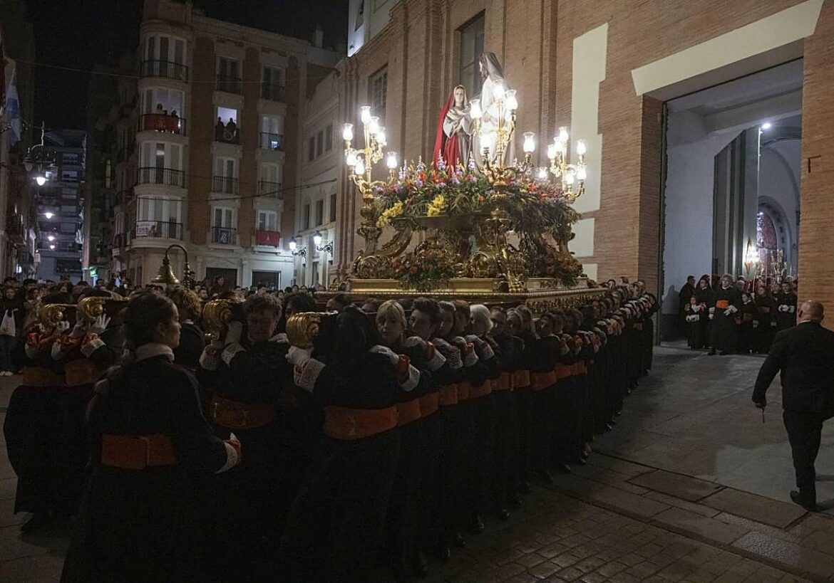 Los californios se lucen en su estreno en Cartagena pese al frío