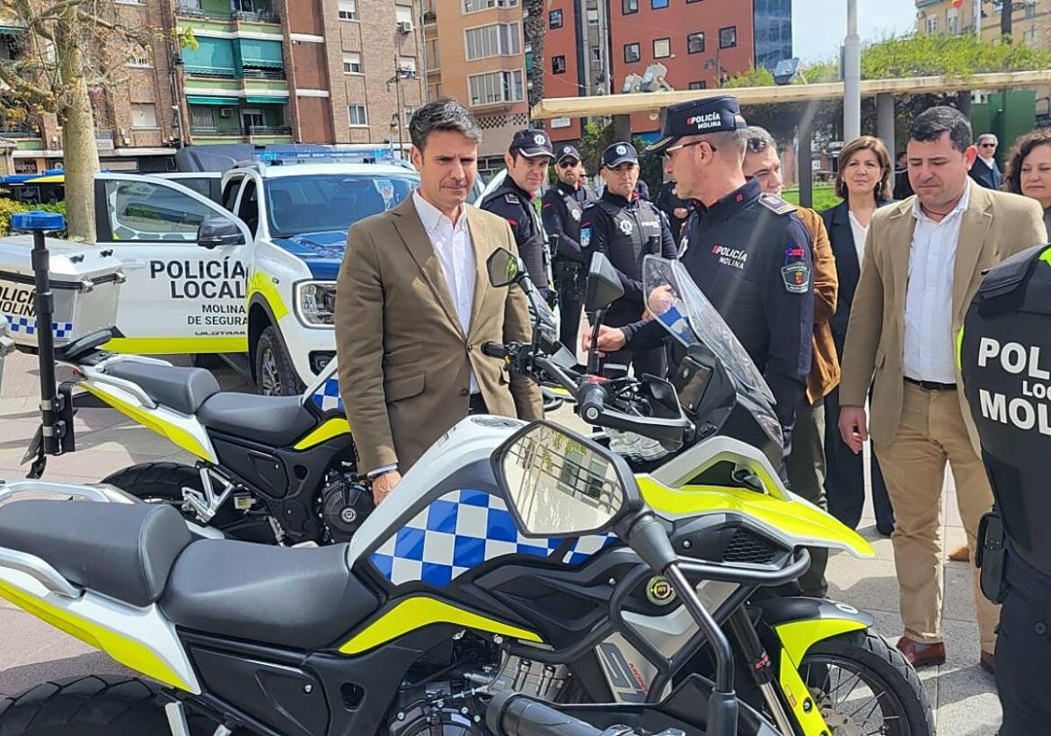 La flota de la Policía Local de Molina incorpora ocho motos y un todoterreno