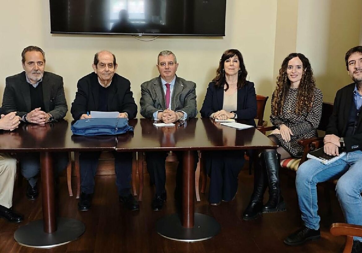 Javier Pérez gana el Premio de la Fundación Miguel Hernández