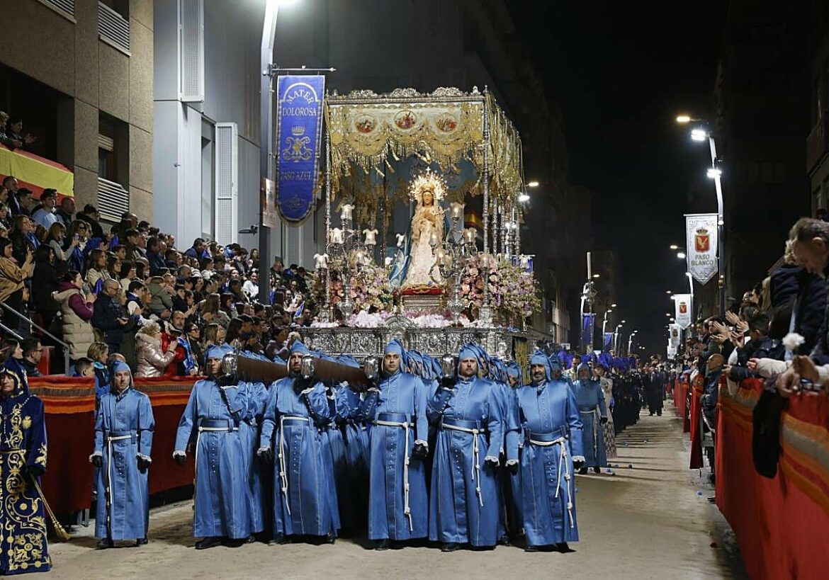 La Dolorosa, serenidad azul en la carrera en Lorca