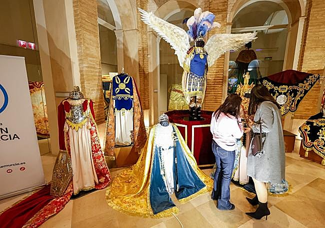 El Paso Azul de Lorca estrena el carro del Ángel Caído