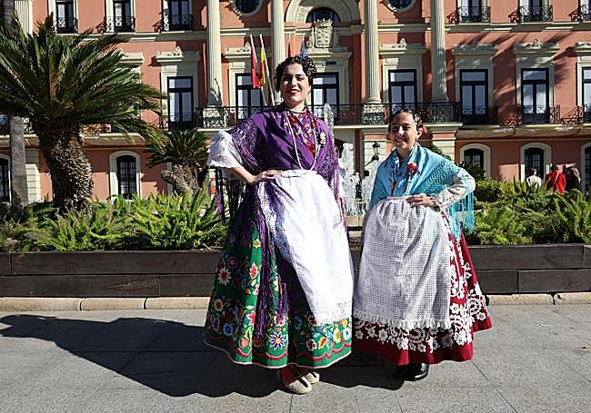 La Reina de la Huerta de Murcia que llegó al folclore «casi por casualidad» y que logró enganchar a toda su familia
