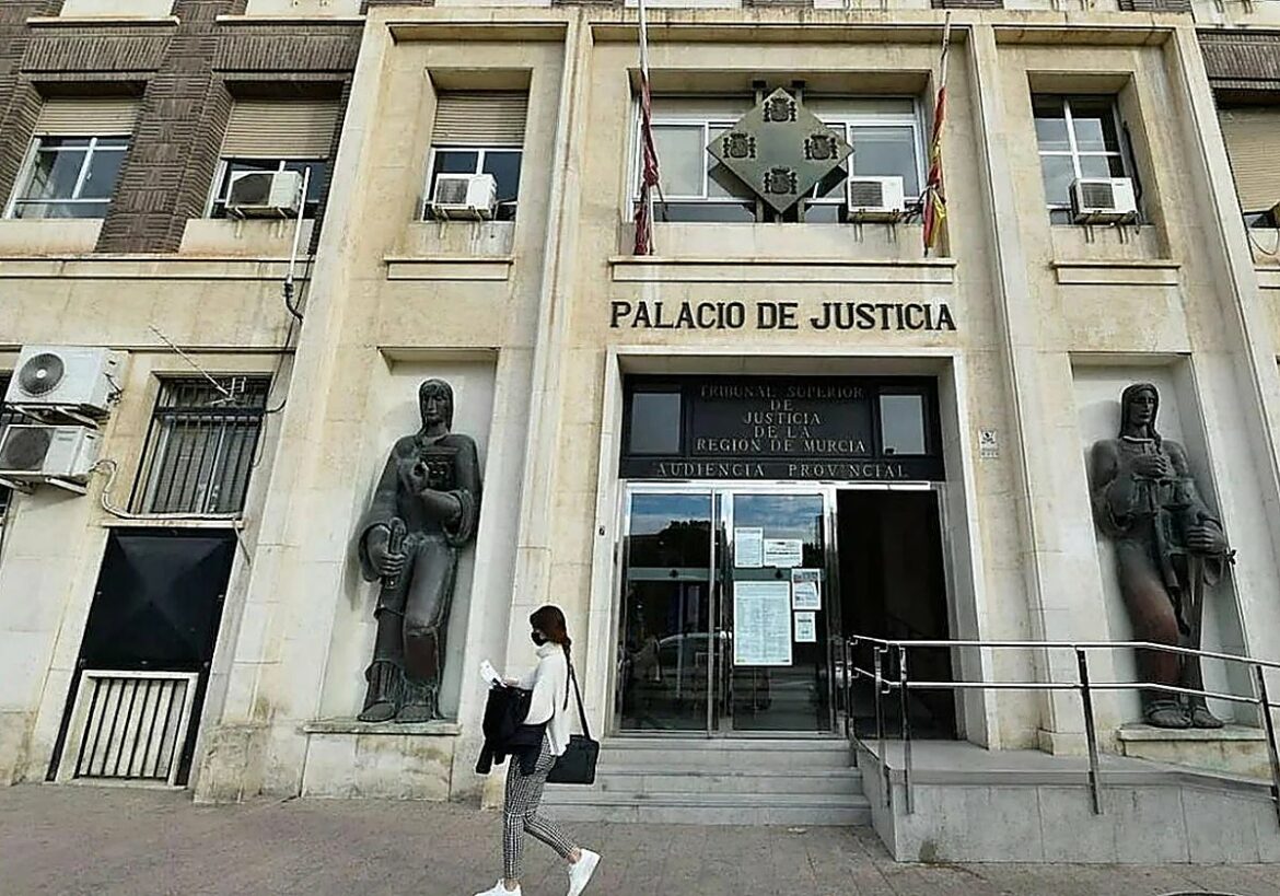 Condenado por intentar forzar sexualmente dos veces a una joven durante una fiesta en Lorca