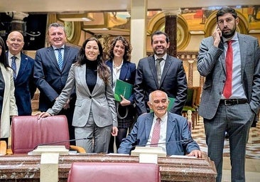 Otra crisis en Vox: dimite en bloque la dirección de Murcia para echar a su líder