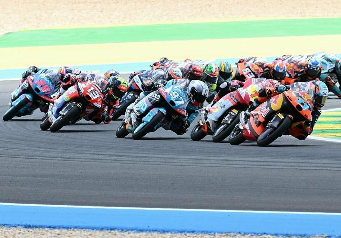 Guido Pini gana por 56 milésimas la carrera de Moto3