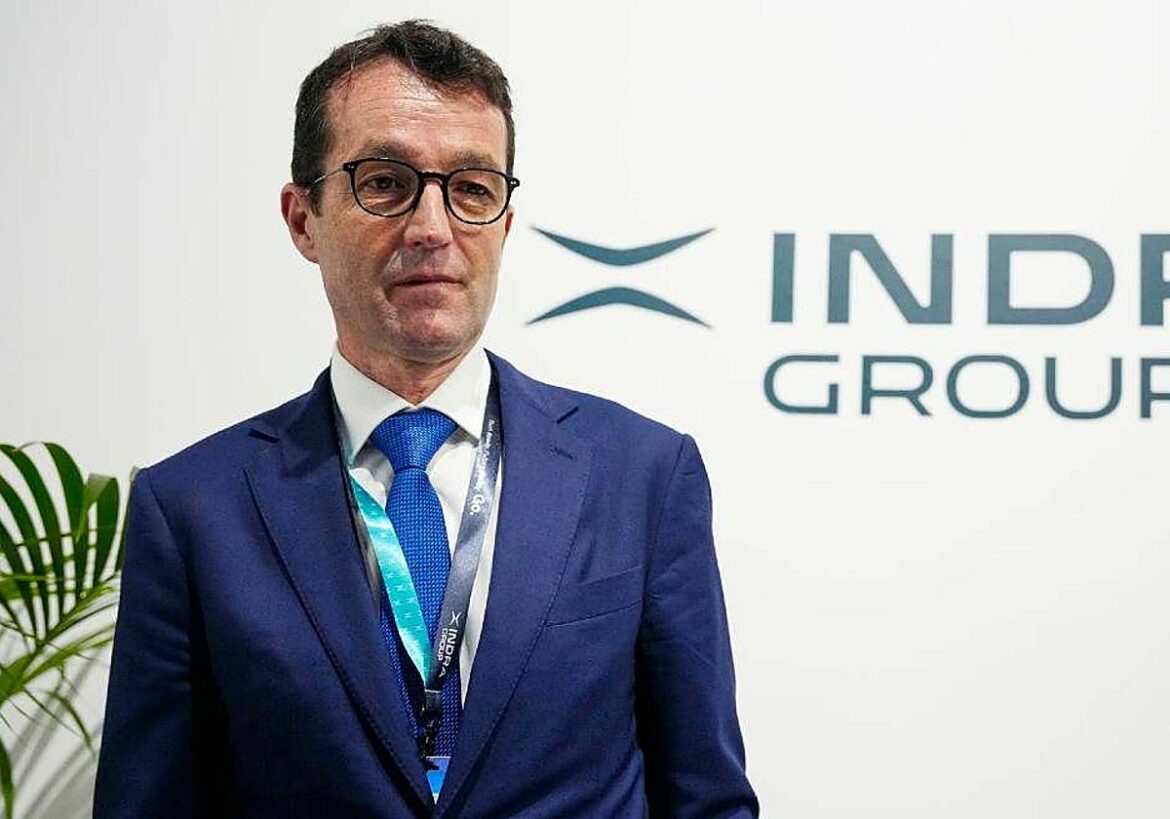 Indra se desploma en Bolsa tras un nuevo intento de Moncloa de destituir a Ángel Escribano