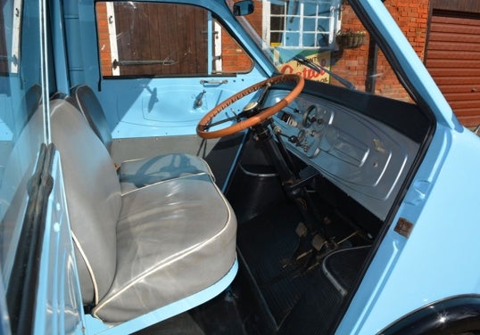 La posición transversal del motor permitió diseñar una posición de conducción avanzada