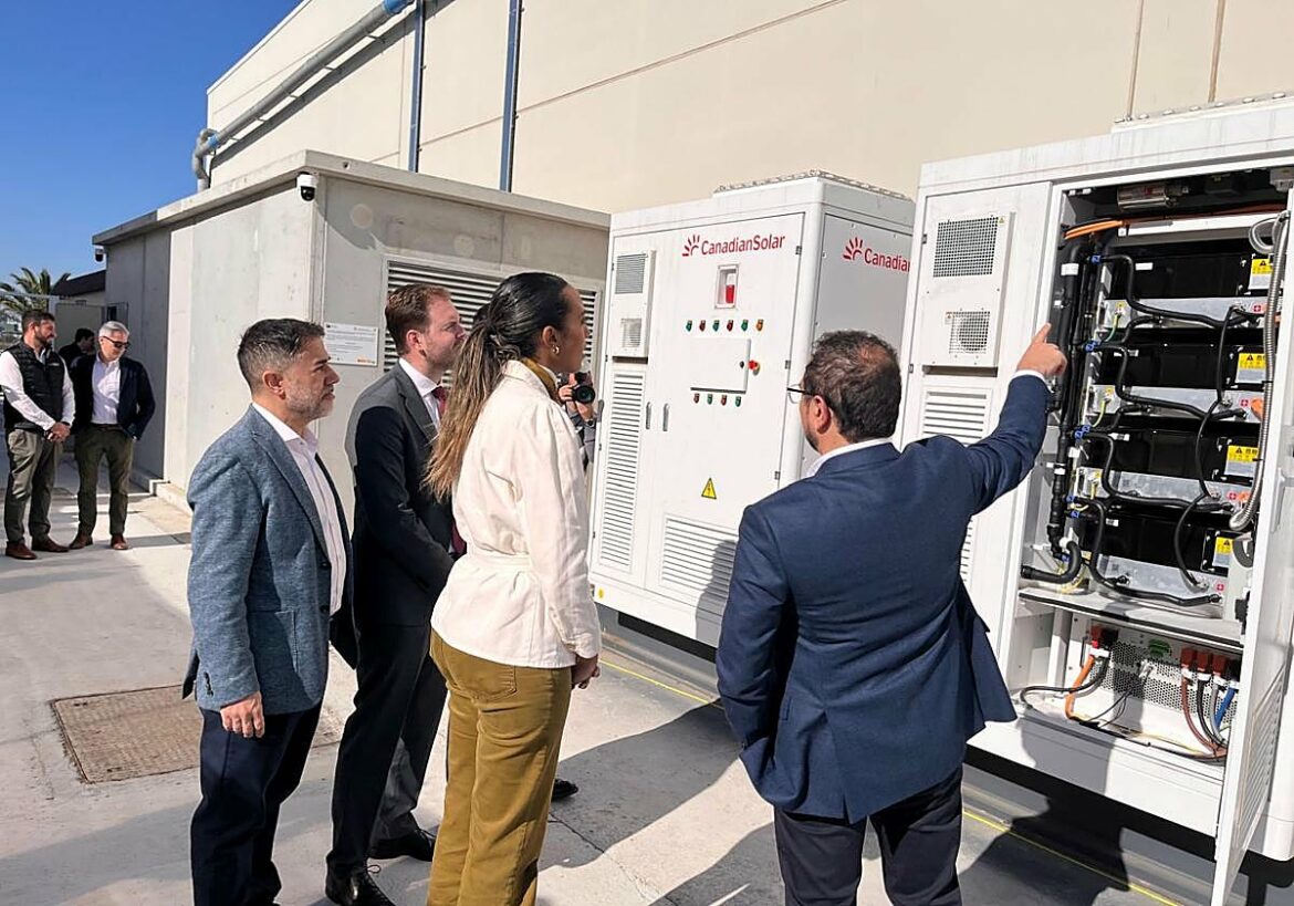 El parque industrial de Alhama alberga la primera nave con autoconsumo eléctrico de la Región