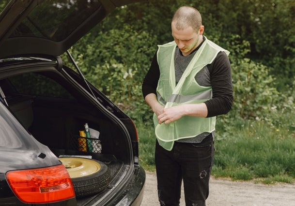 La DGT refuerza la vigilancia mientras los expertos recuerdan el «kit antimultas»