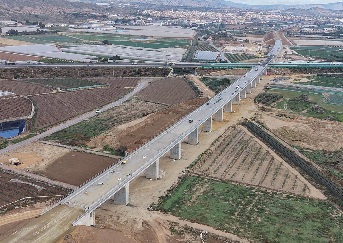 Imagen secundaria 1 - Perspectiva del tramo en obras a través de dron.