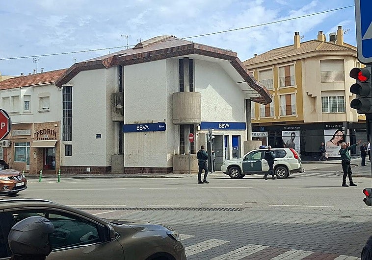 Dos detenidos por un atraco con rehenes en un banco de San Pedro del Pinatar