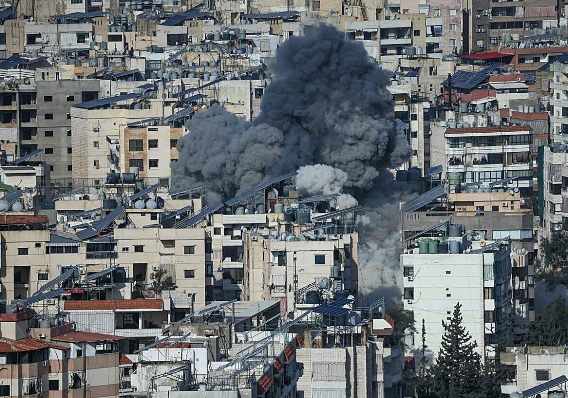 Irán ataca la embajada de EE UU en Dubái e Israel envía una «oleada de ataques» contra Teherán