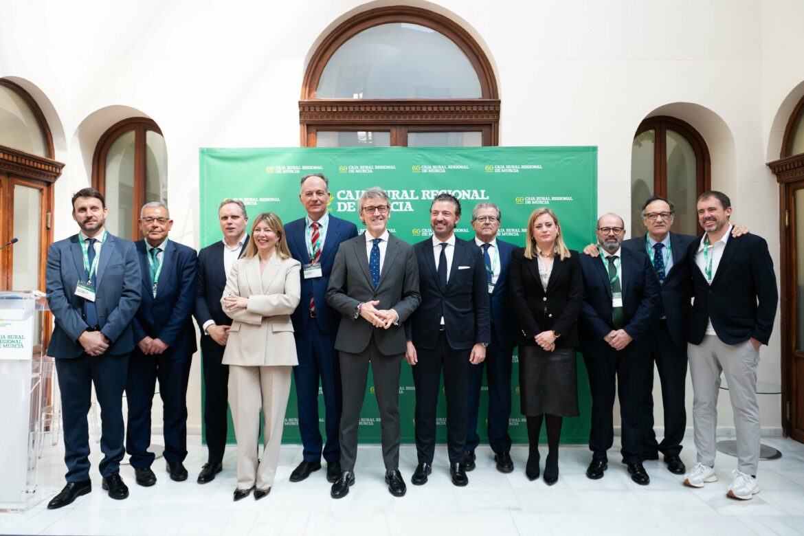 Expertos económicos analizan en Murcia los desafíos de los mercados, la energía y el talento