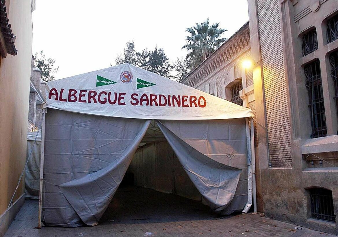 Criticas al uso del patio del colegio Cierva Peñafiel de Murcia por los sardineros