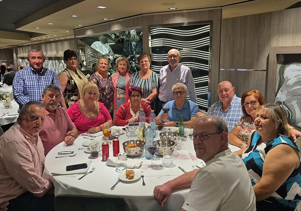 Más de 20 cruceristas murcianos, atrapados en Dubái por la guerra en Irán: «El lugar más seguro es el barco»