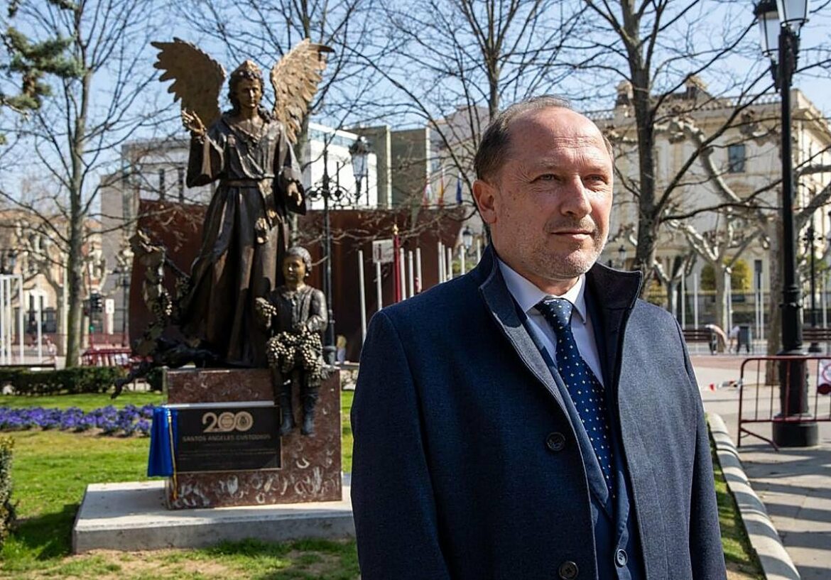 El ángel que brotó de las manos de un cartagenero