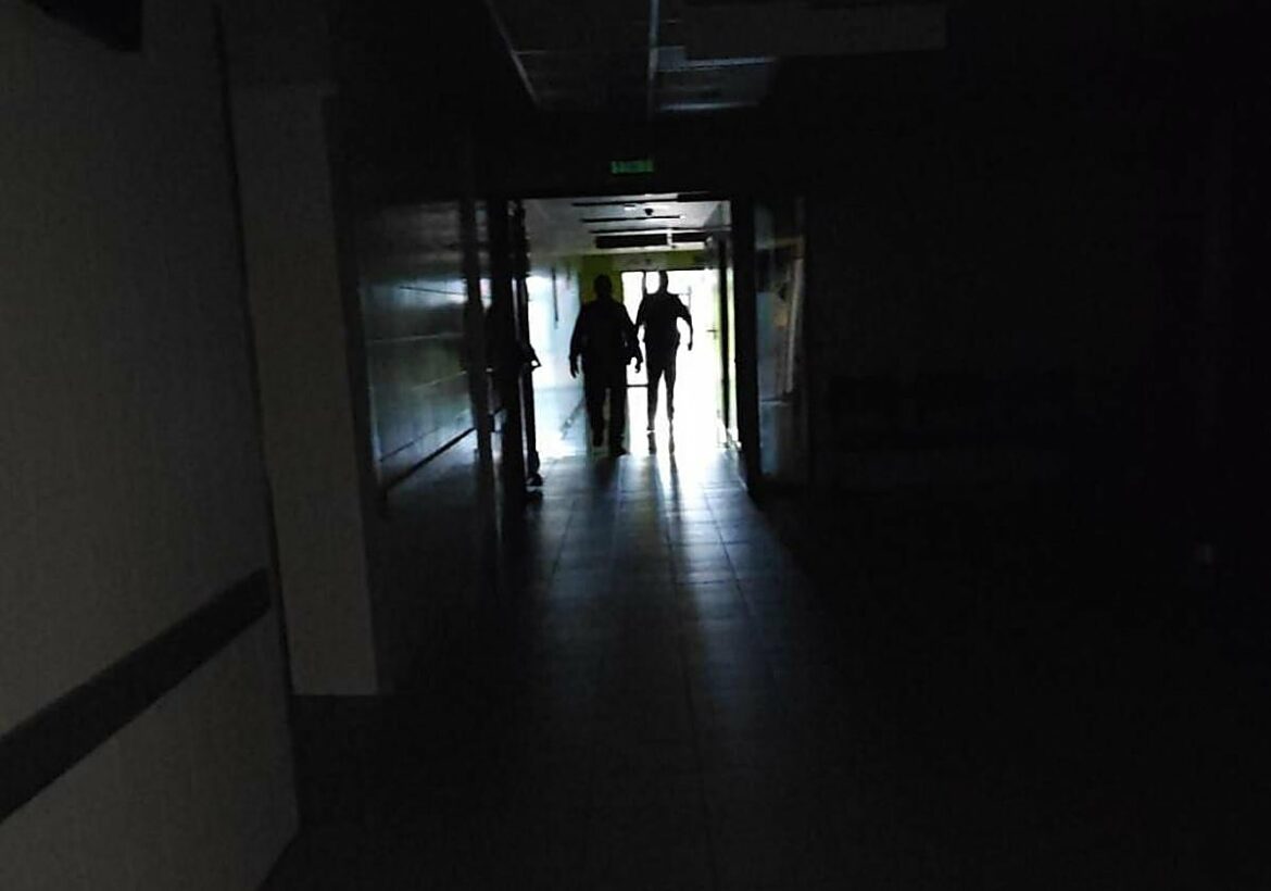 Un apagón en la red eléctrica de Cartagena obliga a activar los grupos electrógenos del hospital del Rosell