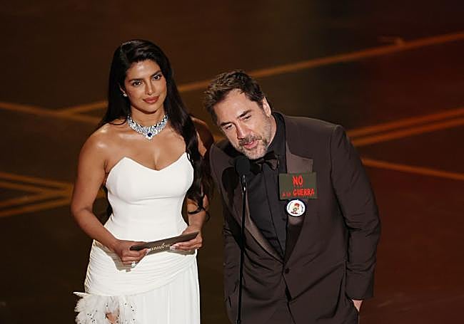 Priyanka Chopra Jonas y Javier Bardem.