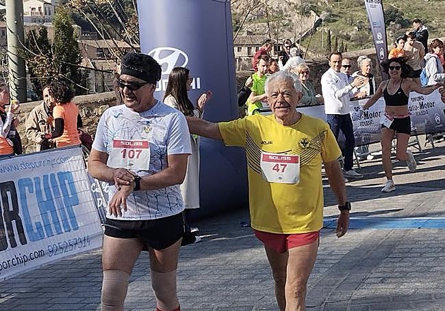 Corre maratones con 82 años y gran parte de su masa muscular es como la de un treintañero