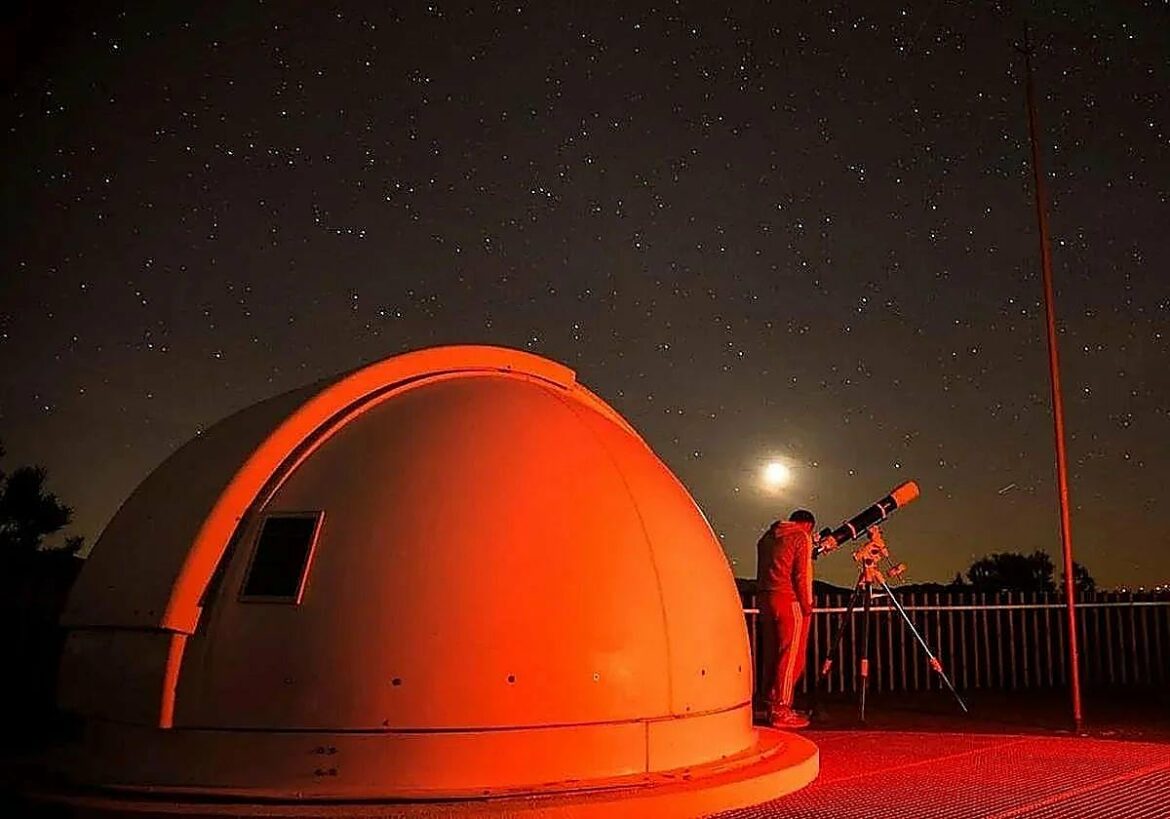Disfruta de una noche única bajo las estrellas en el Observatorio Astronómico de Puerto Lumbreras con cena incluida