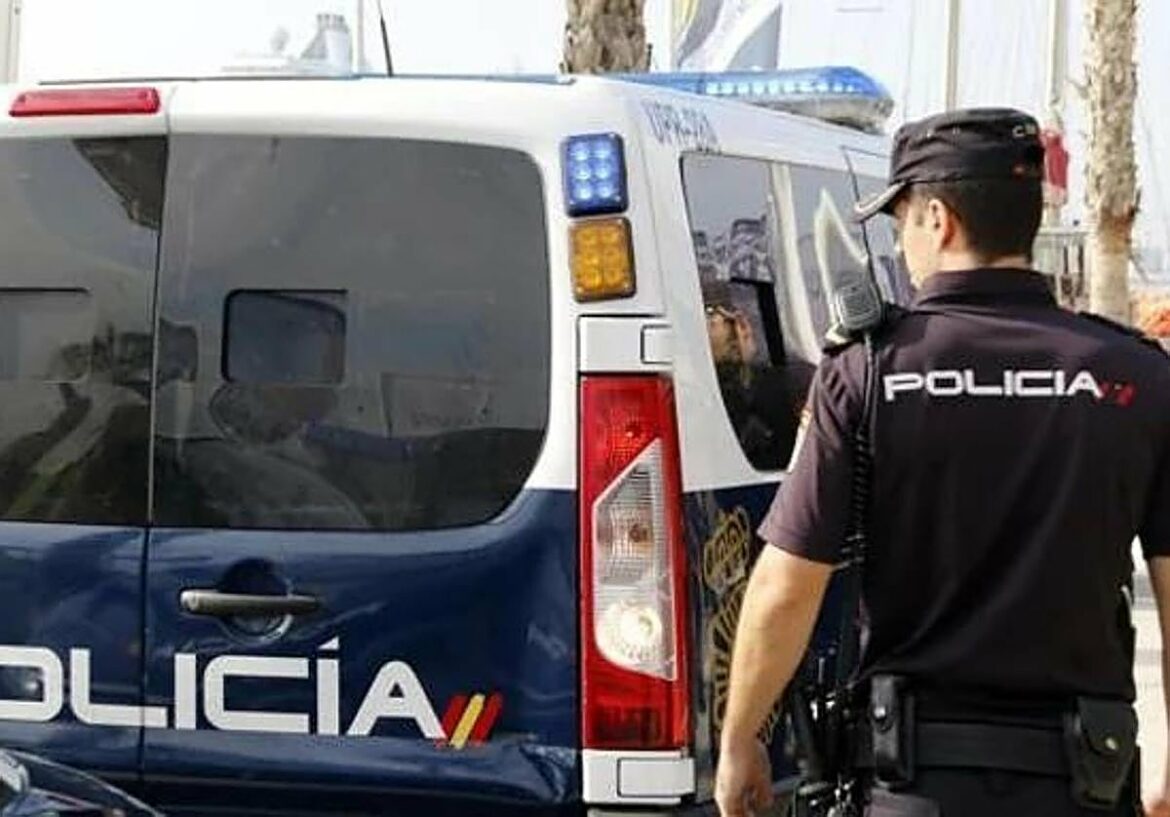 Muere un hombre al caerle una rama de un árbol en Murcia