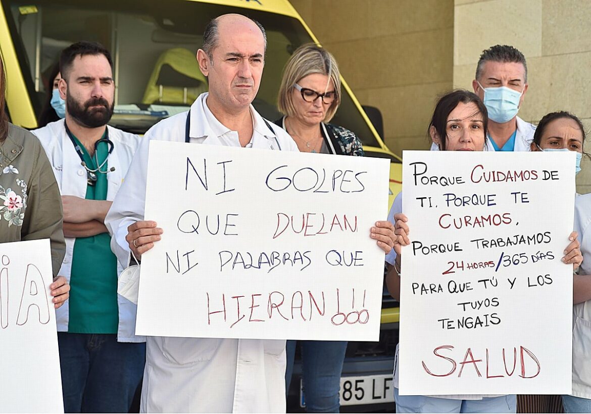 Llega a la Asamblea la ley para multar con hasta 45.000 euros las agresiones al personal sanitario