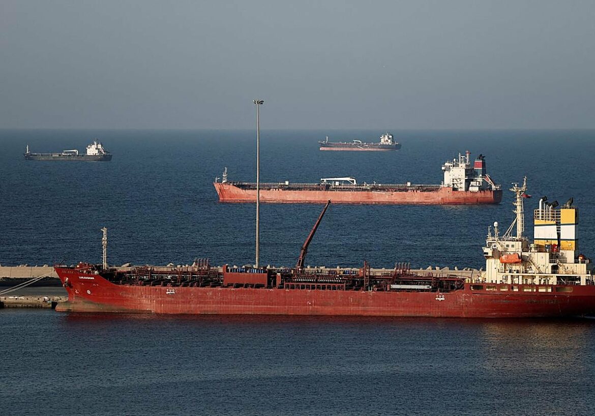 Irán abre «completamente» Ormuz mientras dure el alto el fuego pero Trump mantiene el bloqueo a los barcos persas