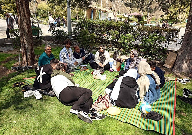 Irán responde a las amenazas de Trump: ataca centros tecnológicos y moviliza a millones de combatientes