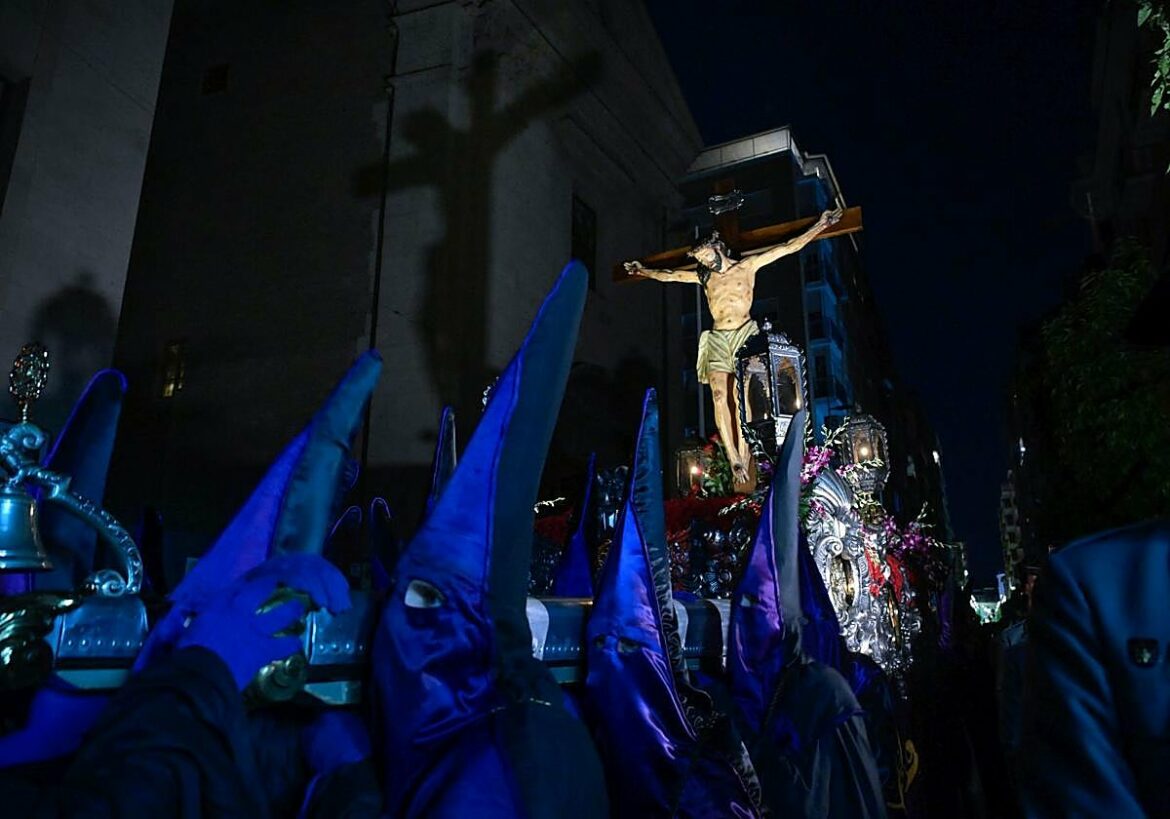 Cánticos de luto por el Refugio en Murcia