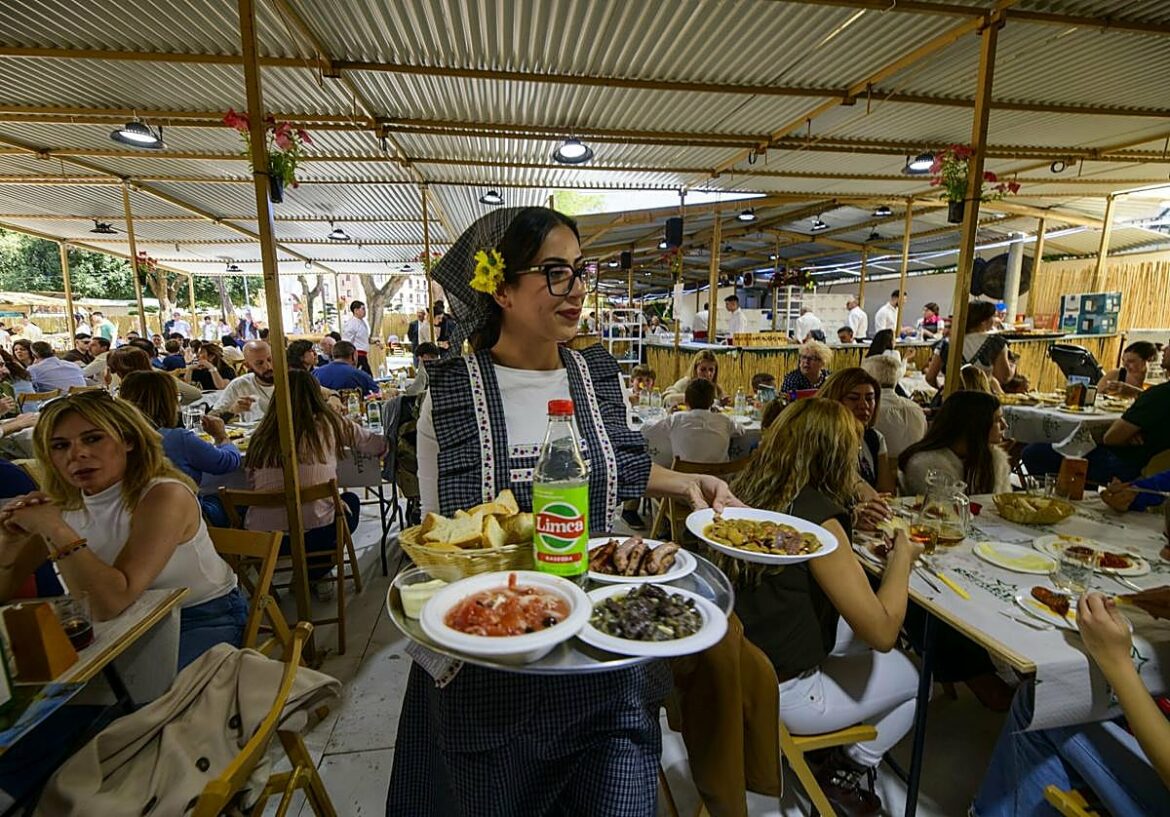 El buen tiempo abarrota las barracas en Murcia desde primera hora