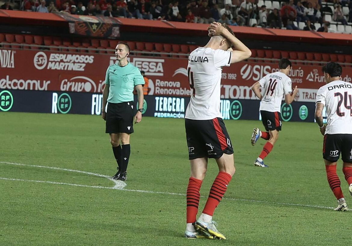 Un muro Imperial aplaza el ascenso del CD Cieza