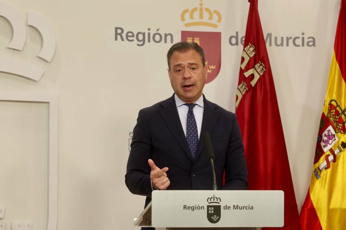 El Ejecutivo regional se harta de Lucas: «No da una rueda de prensa sin faltar, despreciar o insultar»