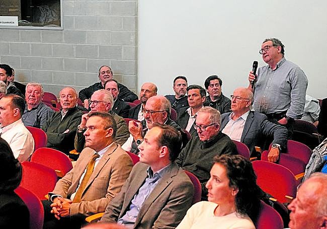 El público tuvo oportunidad de intervenir durante el encuentro.