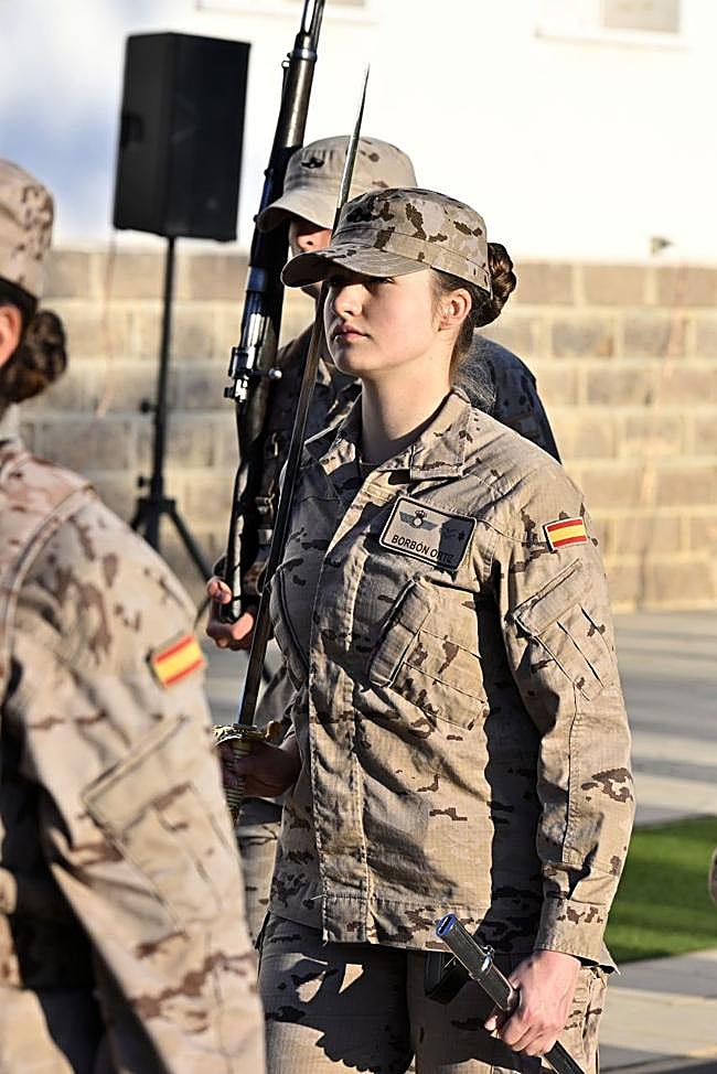 La Princesa Leonor protagoniza su segundo vuelo en solitario a los mandos del Pilatus en San Javier